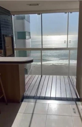 Apto Pé na Areia com 2 vagas de garagem em BC
